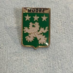Heraldry-names family crest pin
